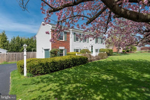 2451 CYPRESS DR, Lancaster, PA 17602