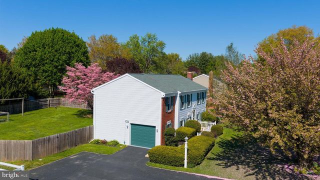 2451 CYPRESS DR, Lancaster, PA 17602