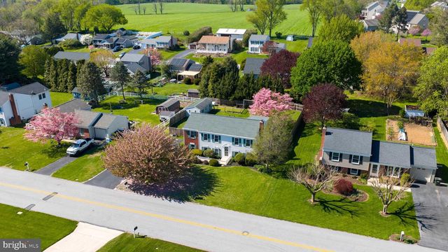 2451 CYPRESS DR, Lancaster, PA 17602