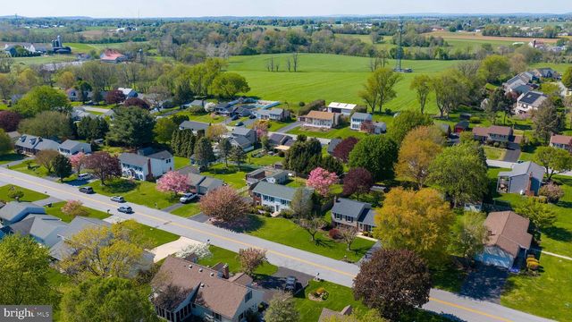 2451 CYPRESS DR, Lancaster, PA 17602
