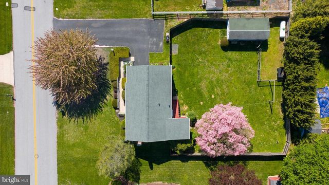 2451 CYPRESS DR, Lancaster, PA 17602