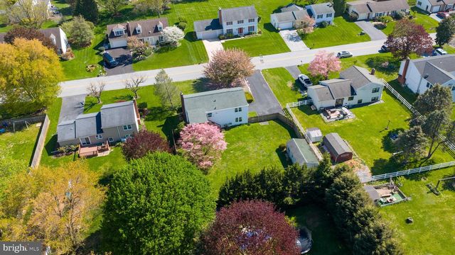 2451 CYPRESS DR, Lancaster, PA 17602