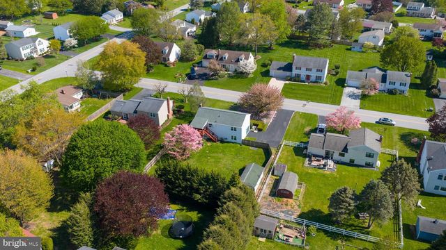 2451 CYPRESS DR, Lancaster, PA 17602