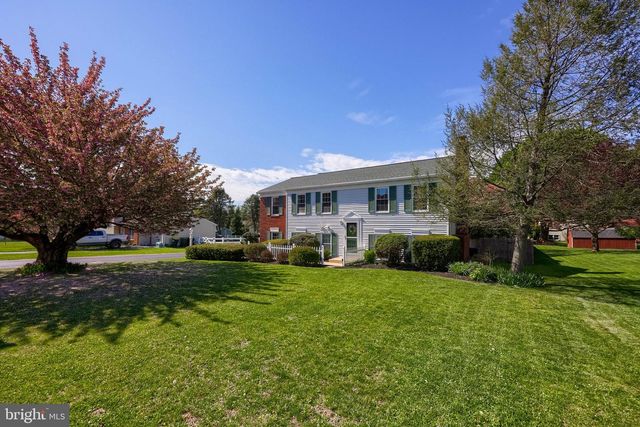 2451 CYPRESS DR, Lancaster, PA 17602