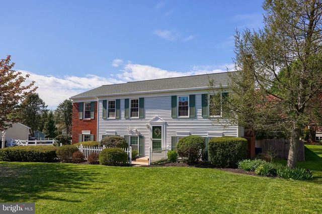 2451 CYPRESS DR, Lancaster, PA 17602