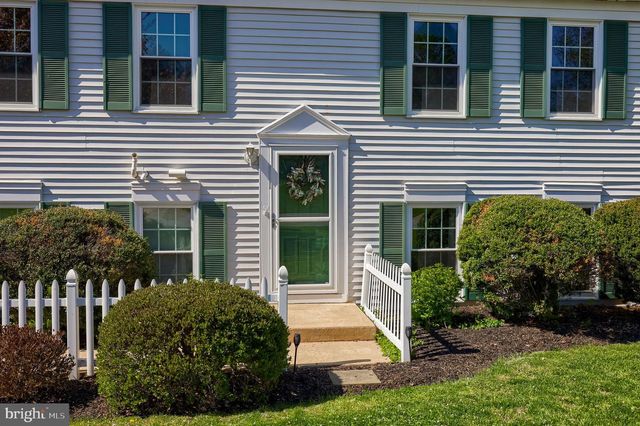 2451 CYPRESS DR, Lancaster, PA 17602