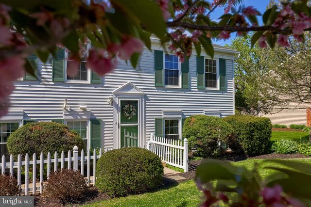 2451 CYPRESS DR, Lancaster, PA 17602