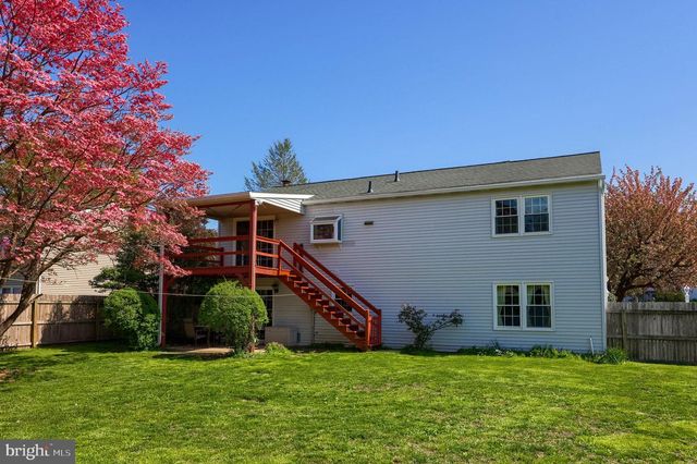 2451 CYPRESS DR, Lancaster, PA 17602