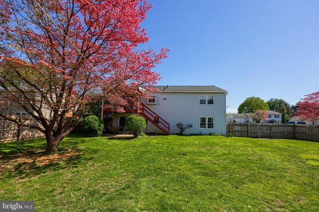 2451 CYPRESS DR, Lancaster, PA 17602