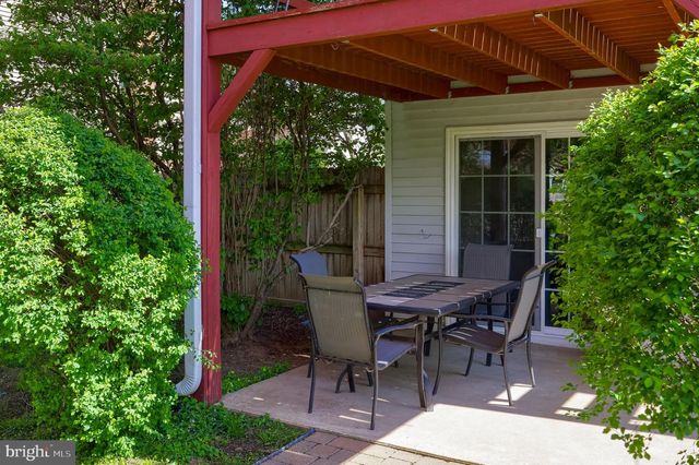 2451 CYPRESS DR, Lancaster, PA 17602