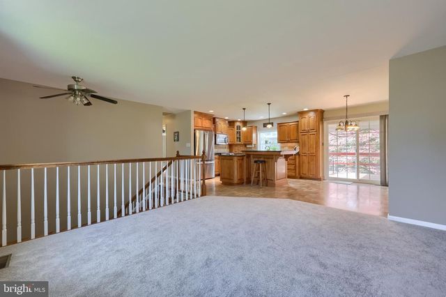 2451 CYPRESS DR, Lancaster, PA 17602