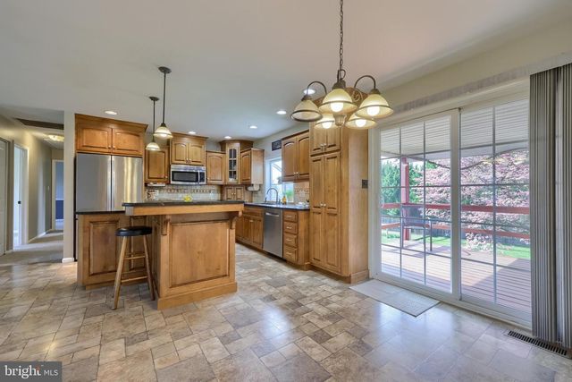 2451 CYPRESS DR, Lancaster, PA 17602
