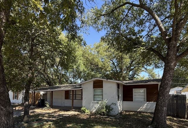1415 Swiss Street, Arlington, TX 76010