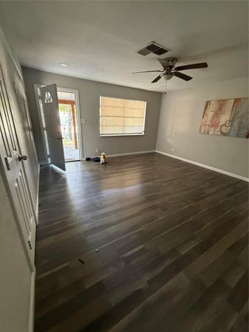 1415 Swiss Street, Arlington, TX 76010