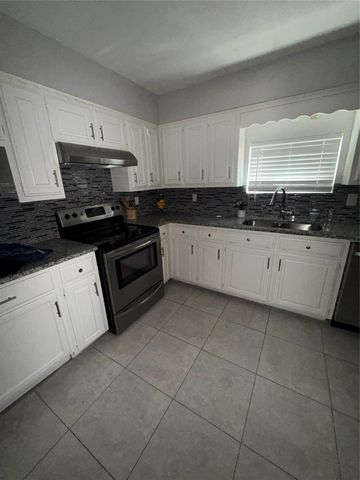 1415 Swiss Street, Arlington, TX 76010