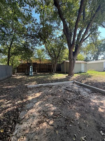 1415 Swiss Street, Arlington, TX 76010