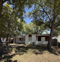 1415 Swiss Street, Arlington, TX 76010