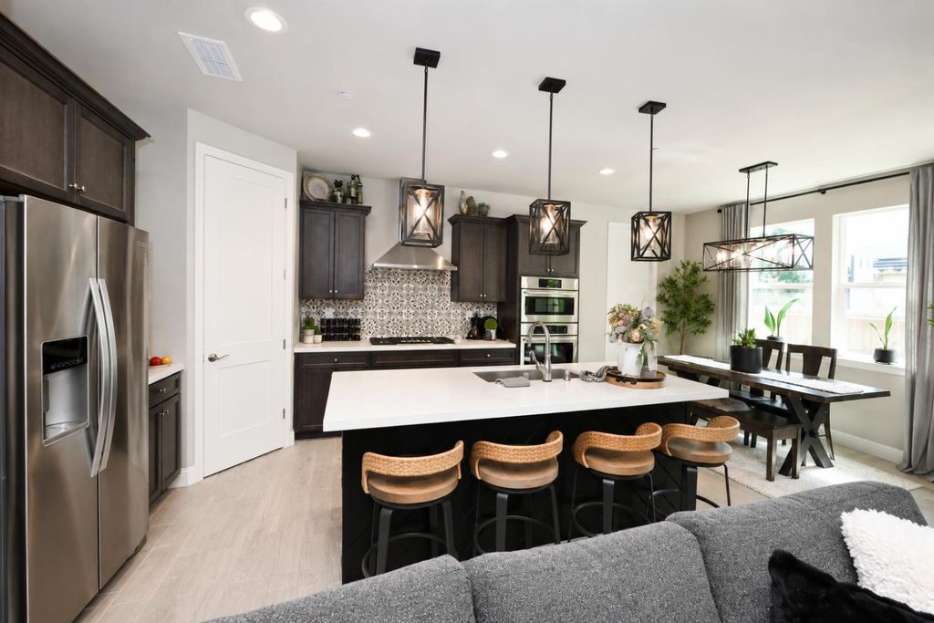 Image 13 of property listing at 2826 Robinwood Avenue, Clovis, CA 93611