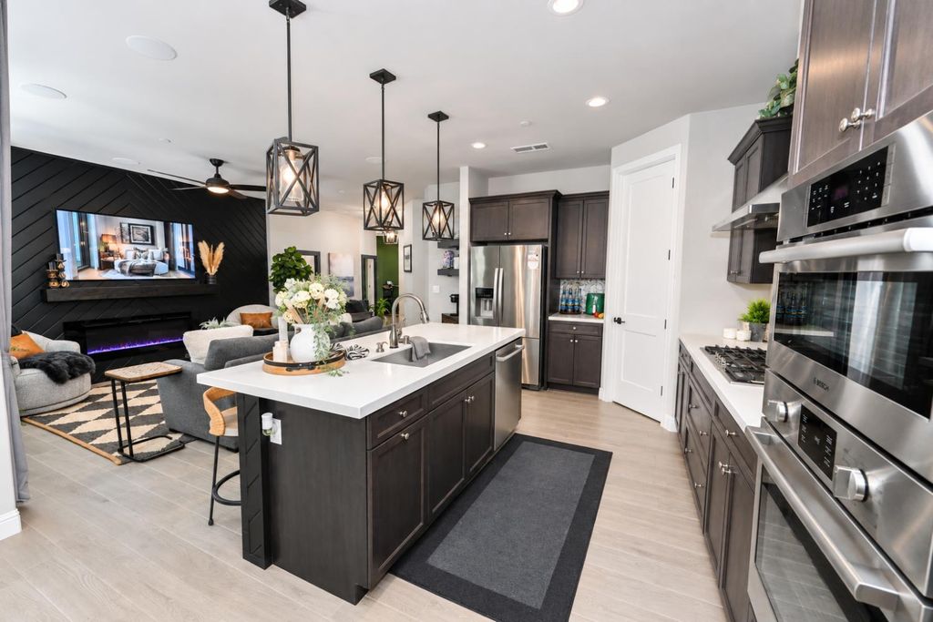 Image 18 of property listing at 2826 Robinwood Avenue, Clovis, CA 93611