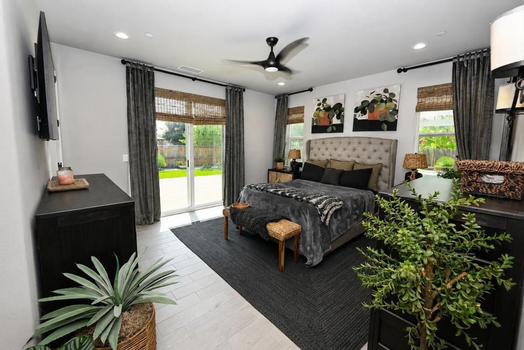 Image 19 of property listing at 2826 Robinwood Avenue, Clovis, CA 93611