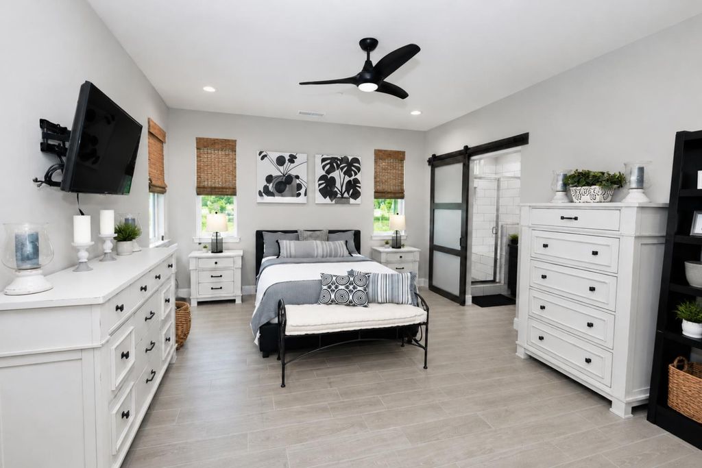Image 21 of property listing at 2826 Robinwood Avenue, Clovis, CA 93611
