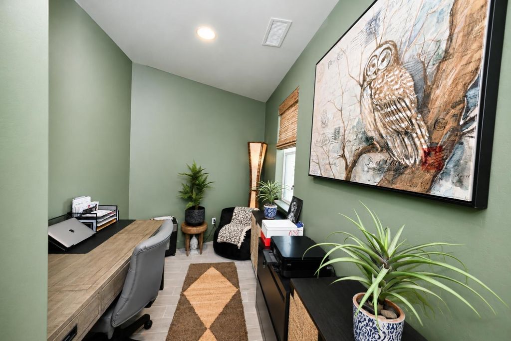 Image 23 of property listing at 2826 Robinwood Avenue, Clovis, CA 93611