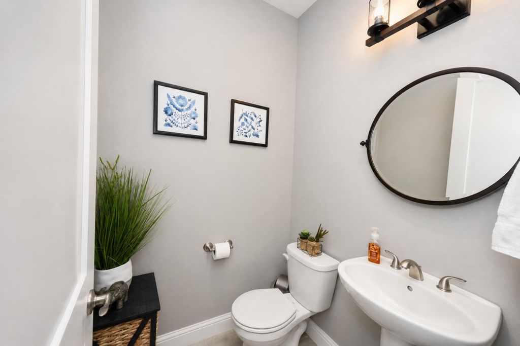 Image 24 of property listing at 2826 Robinwood Avenue, Clovis, CA 93611