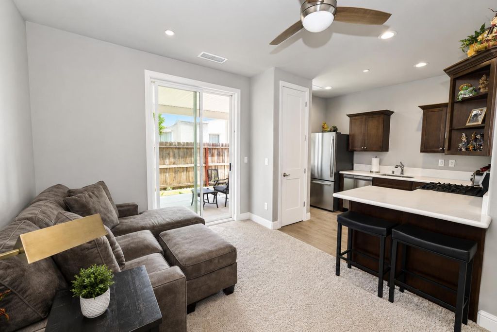 Image 27 of property listing at 2826 Robinwood Avenue, Clovis, CA 93611