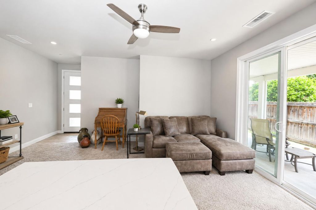 Image 28 of property listing at 2826 Robinwood Avenue, Clovis, CA 93611