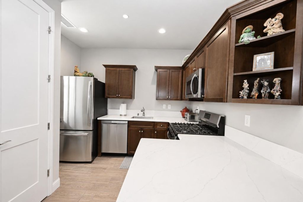 Image 29 of property listing at 2826 Robinwood Avenue, Clovis, CA 93611