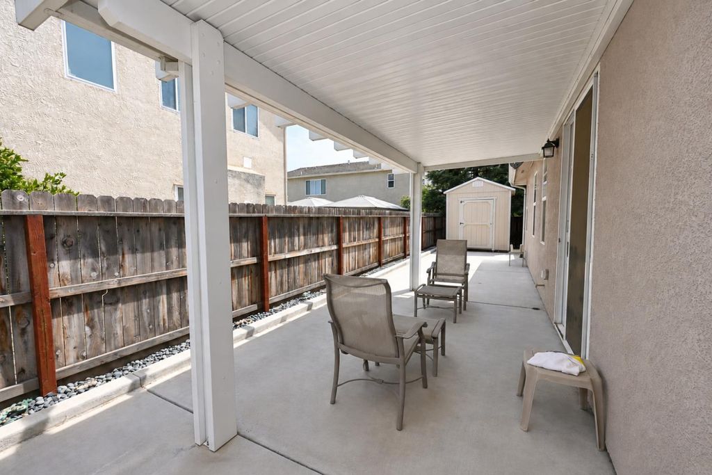 Image 34 of property listing at 2826 Robinwood Avenue, Clovis, CA 93611