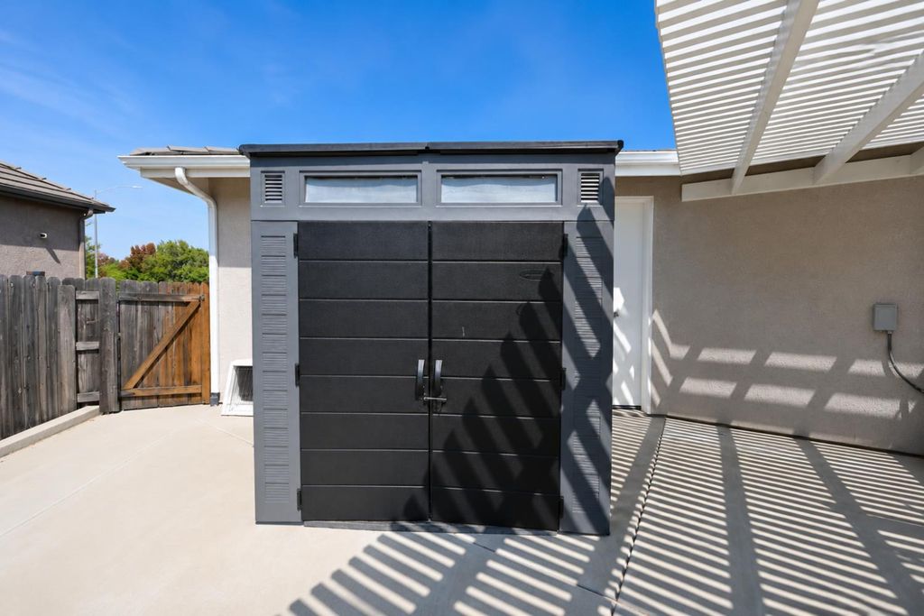Image 40 of property listing at 2826 Robinwood Avenue, Clovis, CA 93611