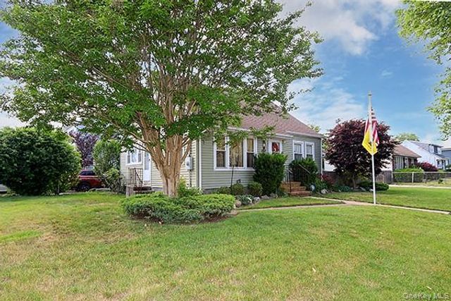 100 Laux Place, North Bellmore, NY 11710