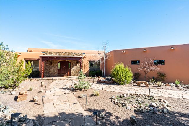 25 Buen Pastor, Santa Fe, NM 87508