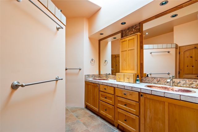 25 Buen Pastor, Santa Fe, NM 87508