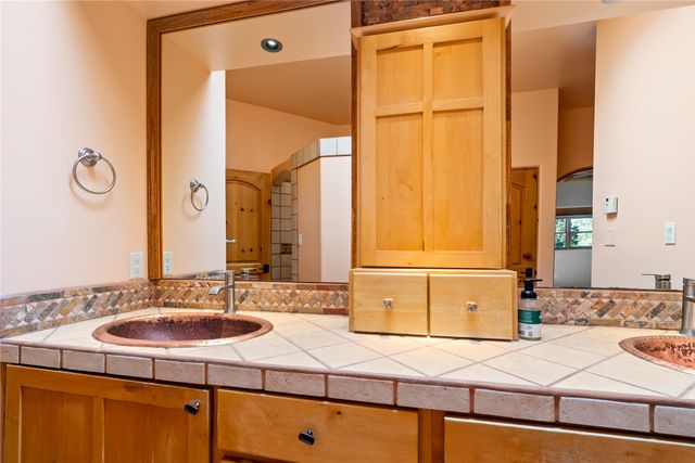 25 Buen Pastor, Santa Fe, NM 87508