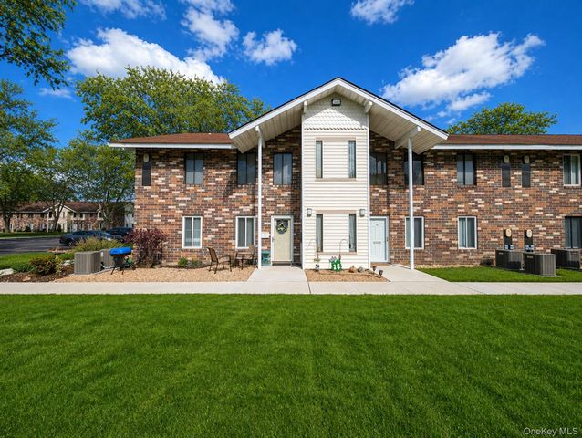 11 Sierra Court 11, Coram, NY 11727