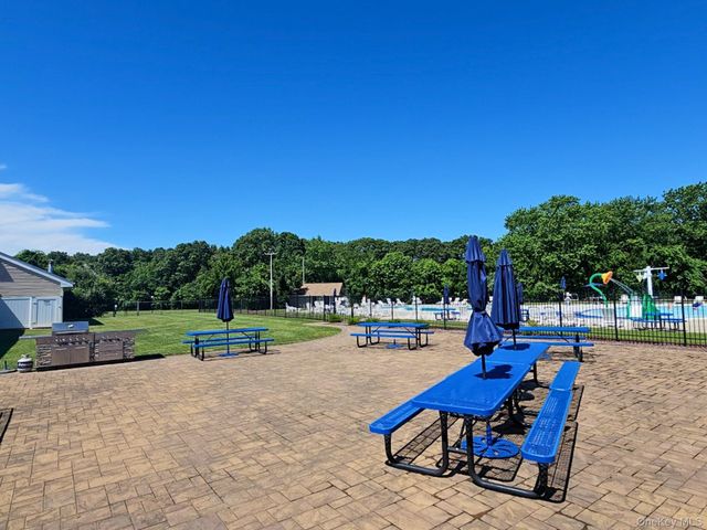 11 Sierra Court 11, Coram, NY 11727