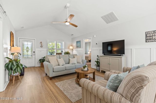 110 NE 17th Street, Oak Island, NC 28465