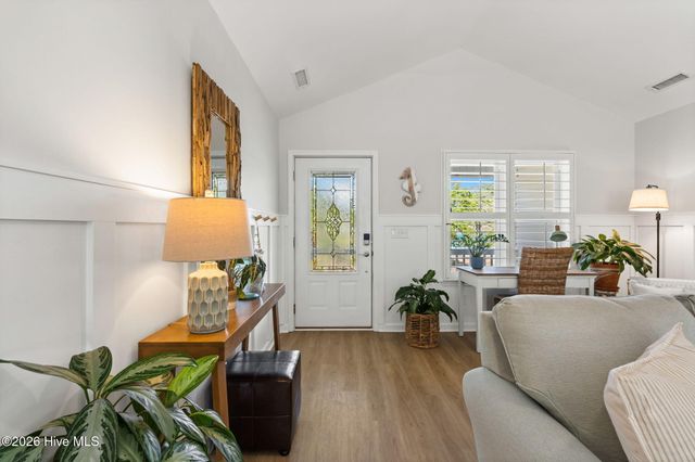 110 NE 17th Street, Oak Island, NC 28465