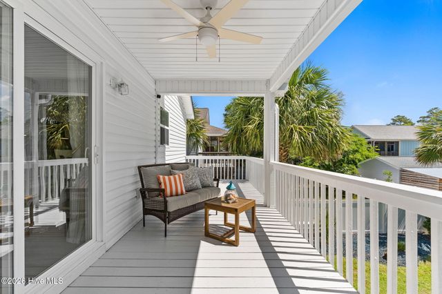 110 NE 17th Street, Oak Island, NC 28465