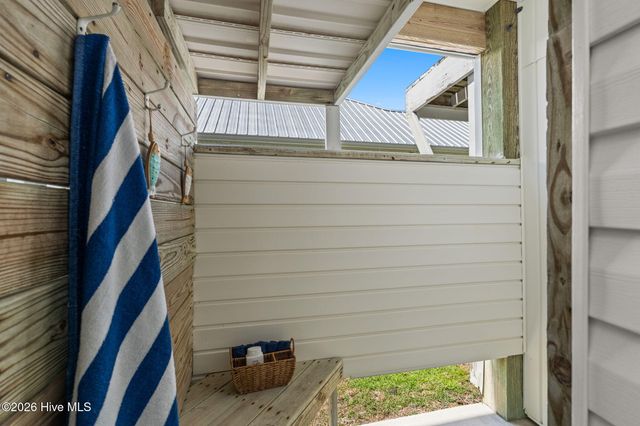 110 NE 17th Street, Oak Island, NC 28465