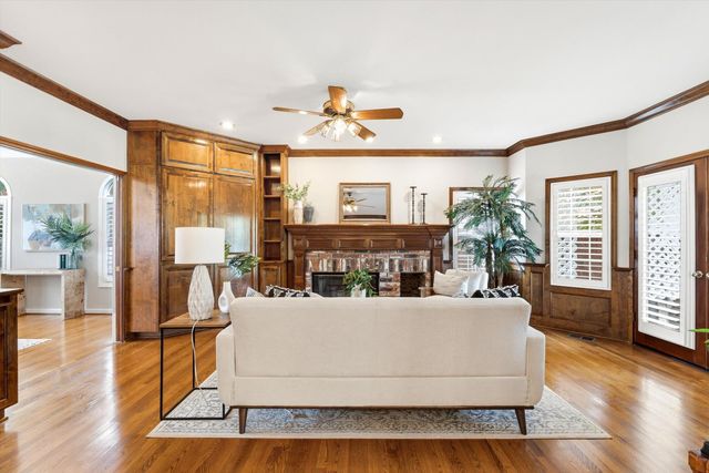 875 Shore Breeze Dr, Sacramento, CA 95831