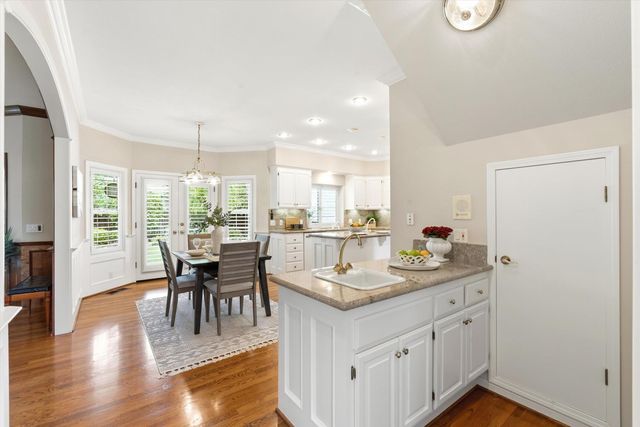 875 Shore Breeze Dr, Sacramento, CA 95831