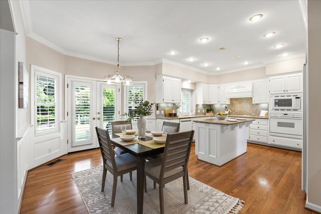 875 Shore Breeze Dr, Sacramento, CA 95831