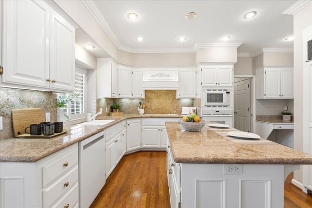 875 Shore Breeze Dr, Sacramento, CA 95831