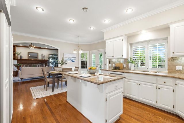 875 Shore Breeze Dr, Sacramento, CA 95831