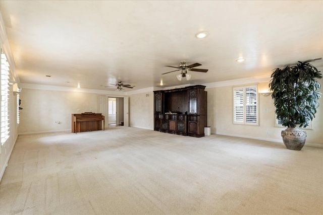 875 Shore Breeze Dr, Sacramento, CA 95831