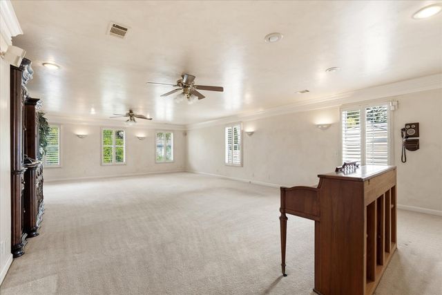 875 Shore Breeze Dr, Sacramento, CA 95831