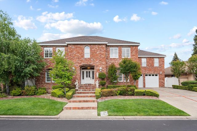 875 Shore Breeze Dr, Sacramento, CA 95831